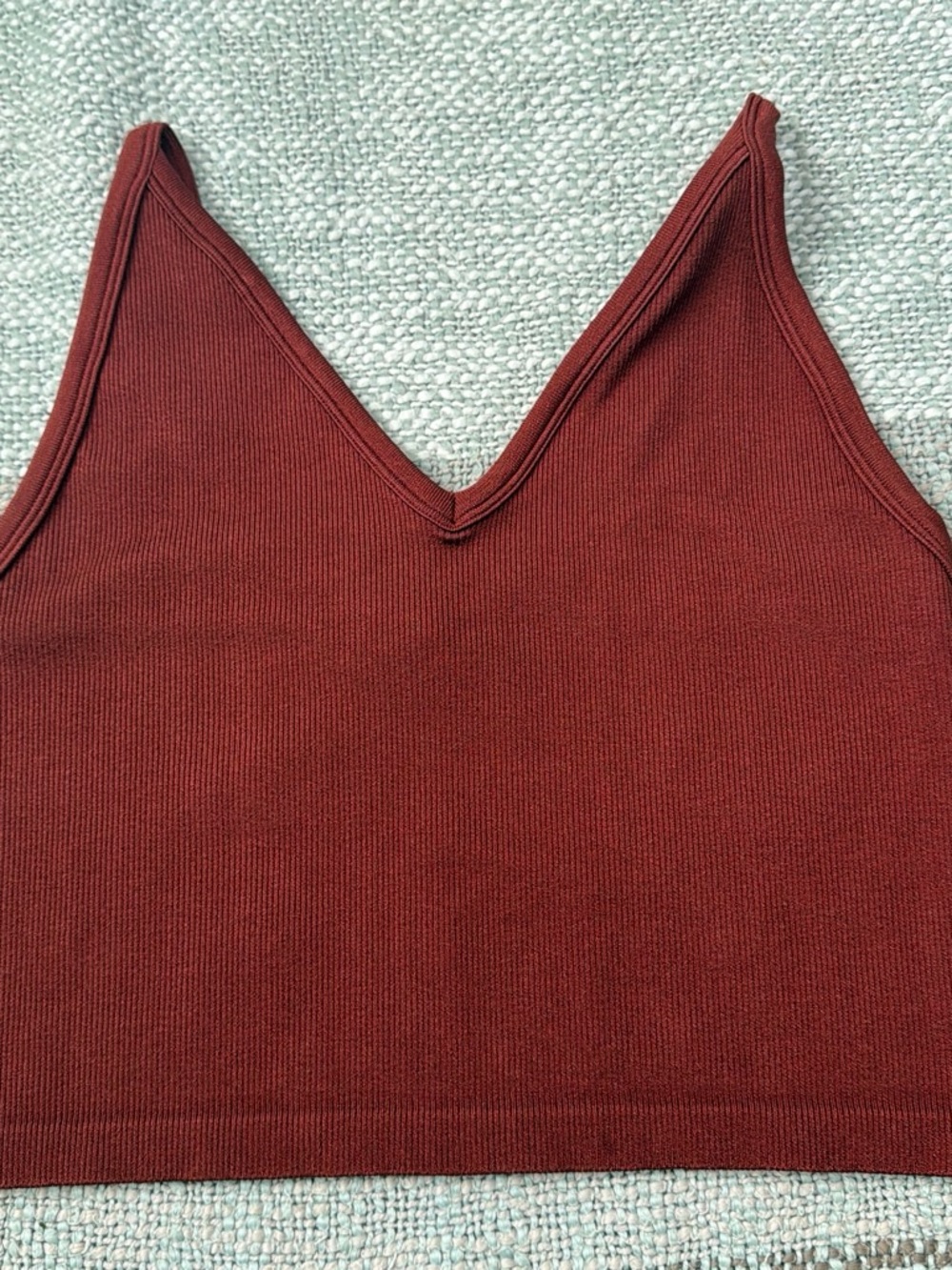 Express Ribbed V-Neck Cropped Cami - Wine